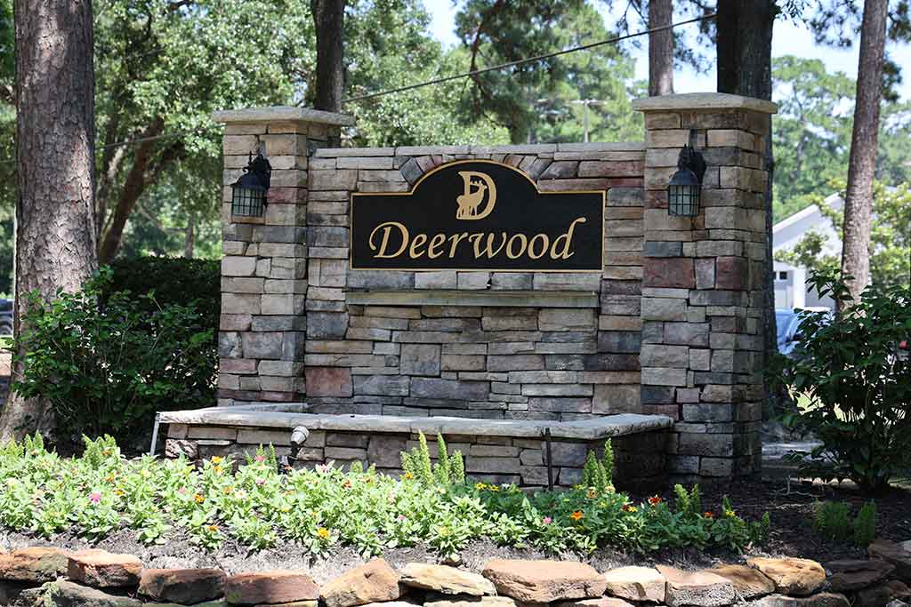 Deerwood Country Club golf course sign in Kingwood, Texas